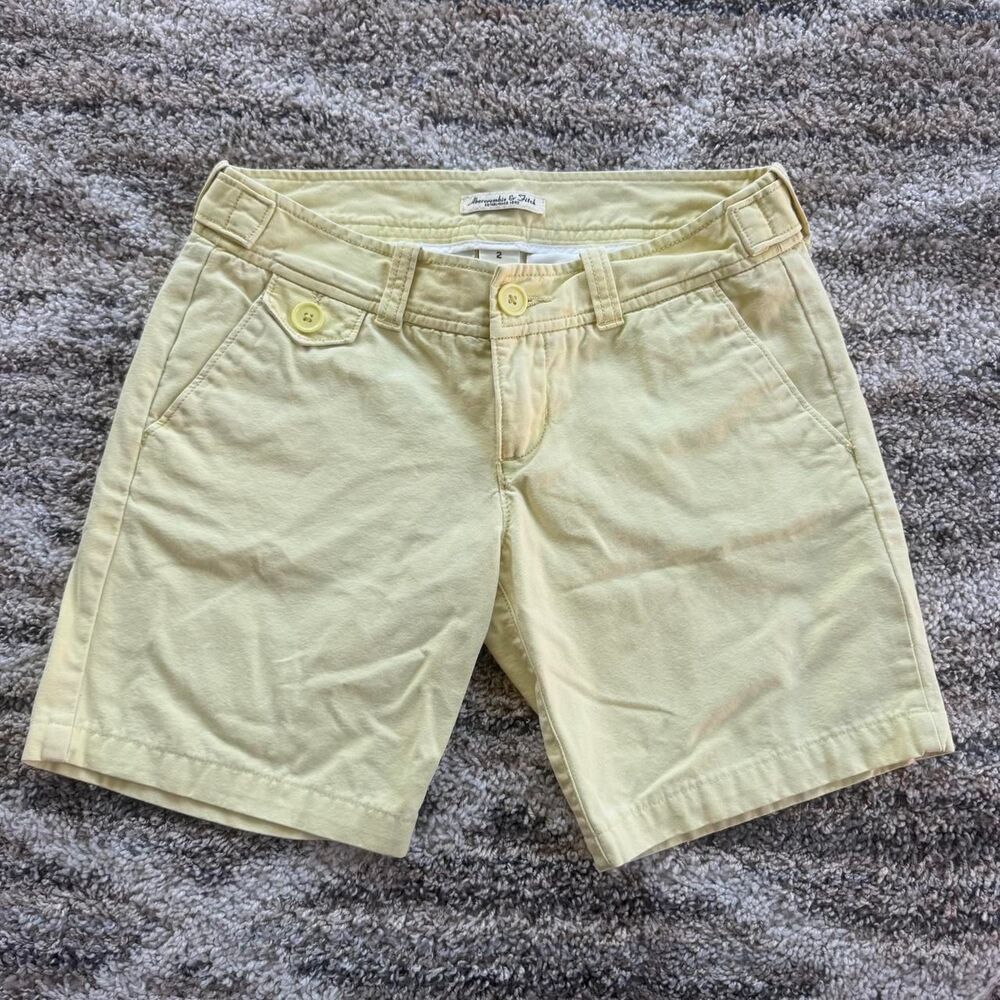 Y2K Abercrombie & Fitch Butter Yellow Shorts | Size 2 - 28"